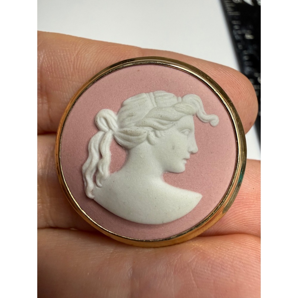Wedgwood Pink Jasperware Cameo Brooch Made in England Gold Tone White Profile